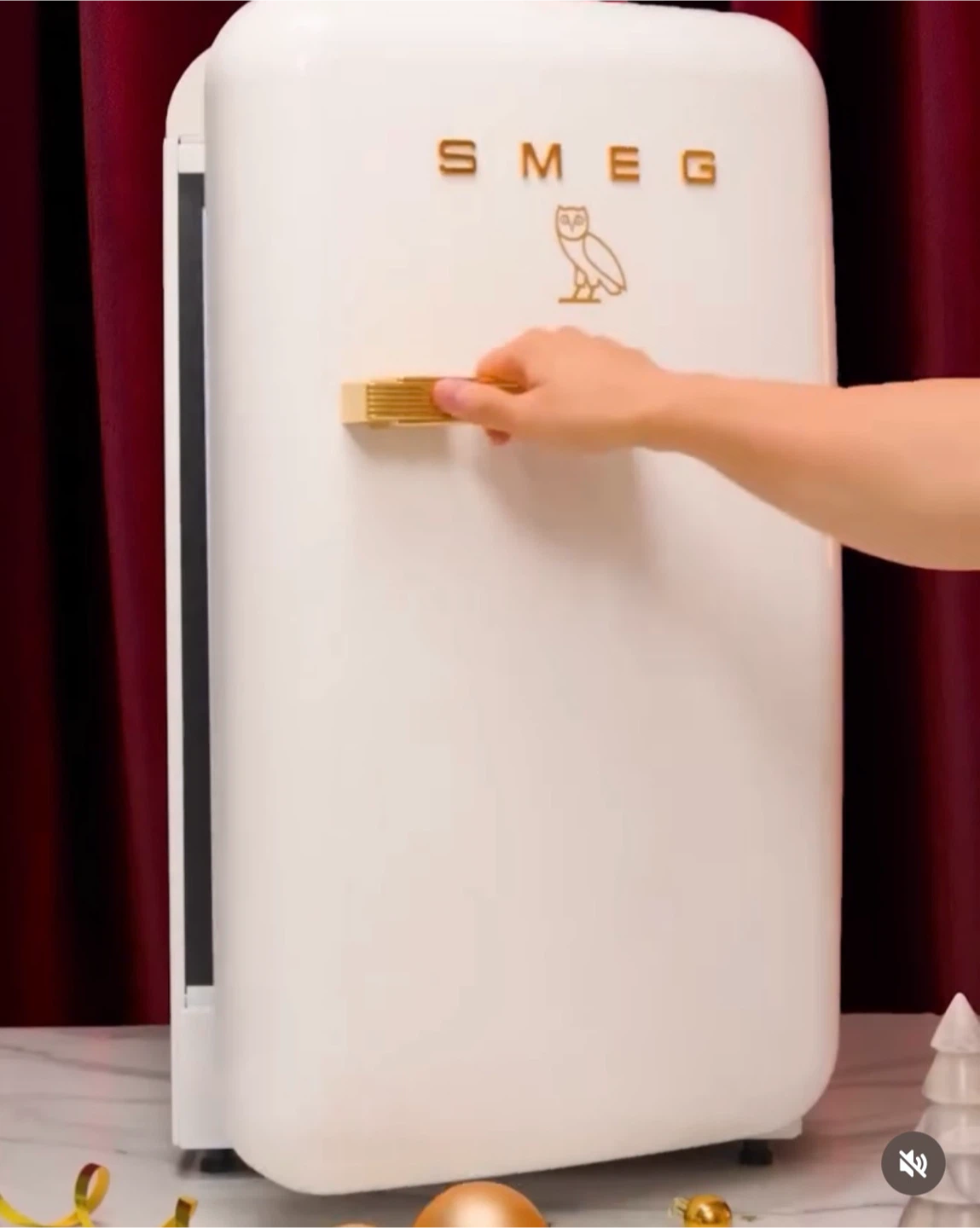 Smeg x OVO FAB5 Retro Mini Fridge - photo 4