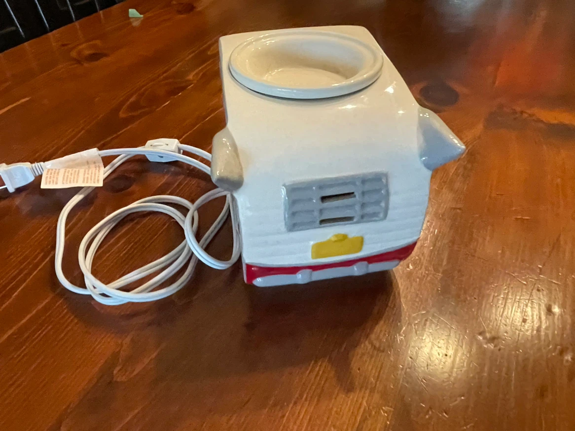 Scentsy “Road Less Traveled” Camper Wax Warmer - photo 3
