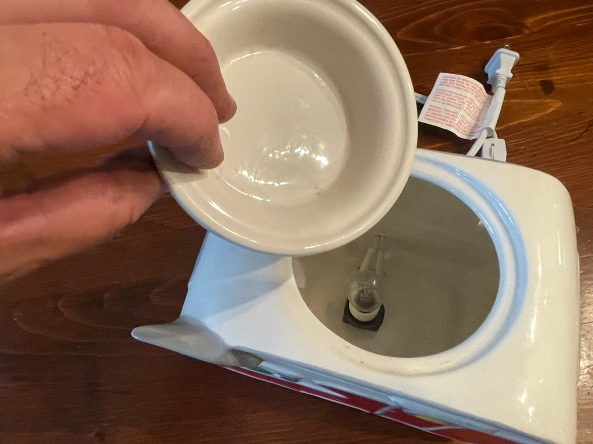 Scentsy “Road Less Traveled” Camper Wax Warmer - photo 4