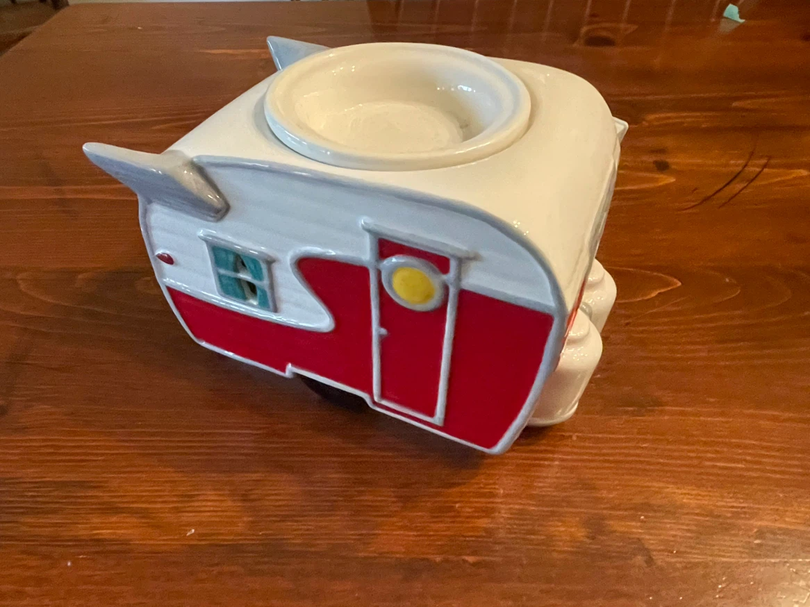 Scentsy “Road Less Traveled” Camper Wax Warmer - photo 5