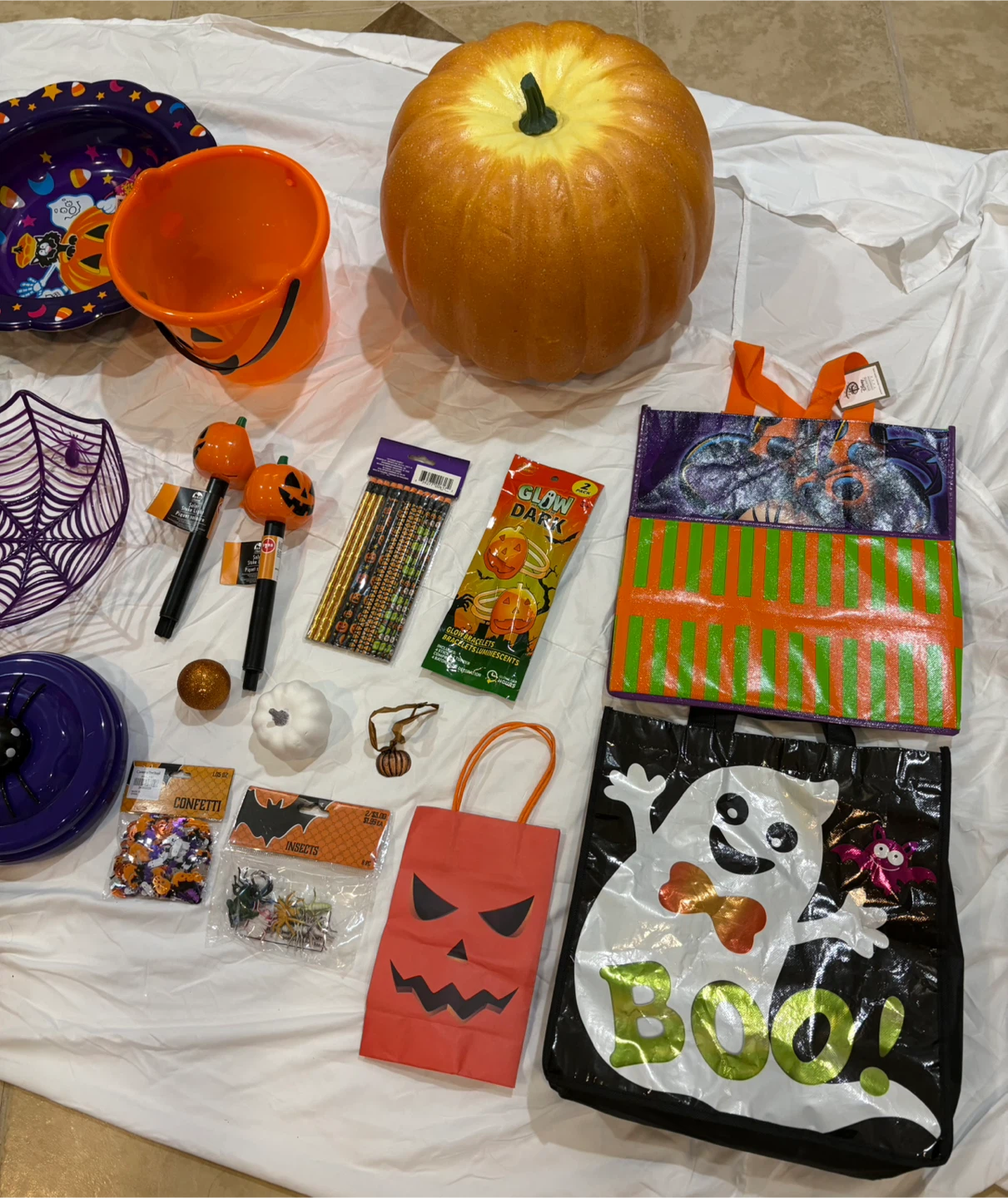 Halloween Decoration and Party Supply Bundle - photo 4