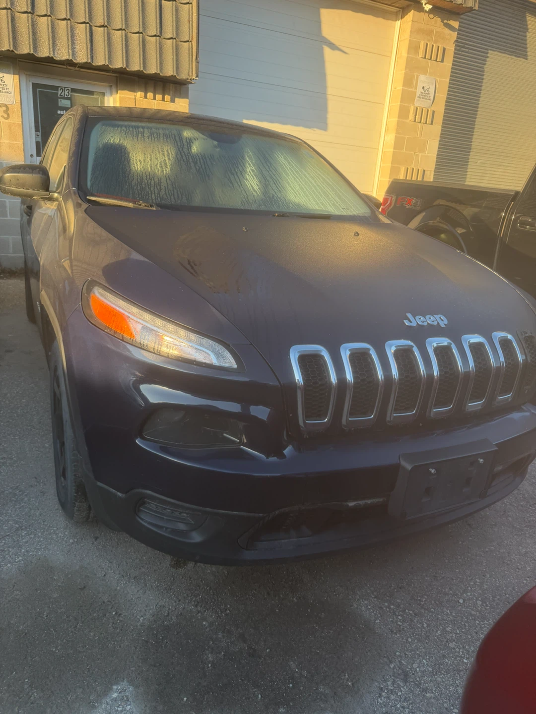 Jeep Cherokee SUV - photo 2