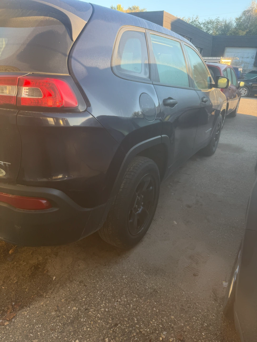 Jeep Cherokee SUV - photo 4