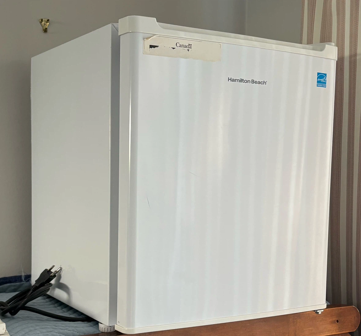 Hamilton Beach Mini Fridge - photo 4