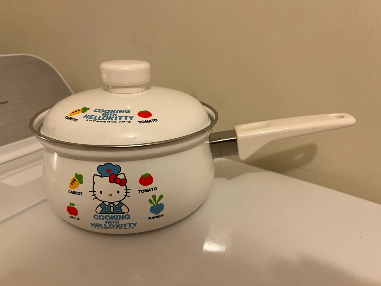 Hello Kitty Enamel Saucepan 16cm