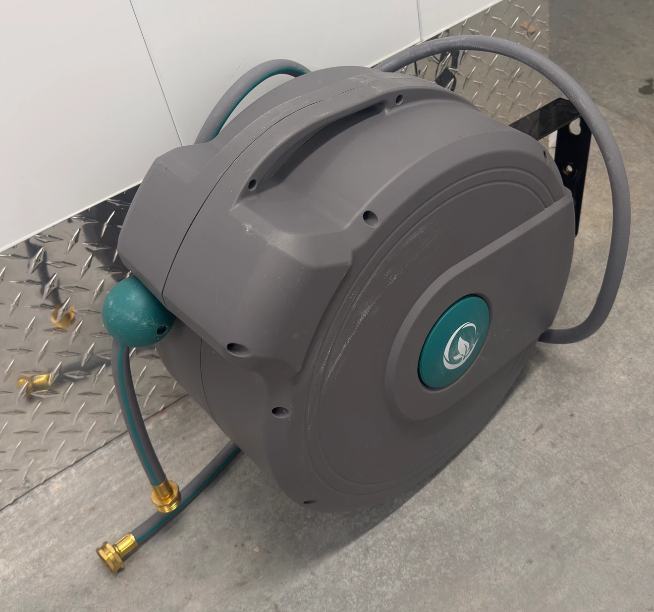 Retractable Garden Hose Reel w/ Spray Nozzle & Wall Mount - photo 2
