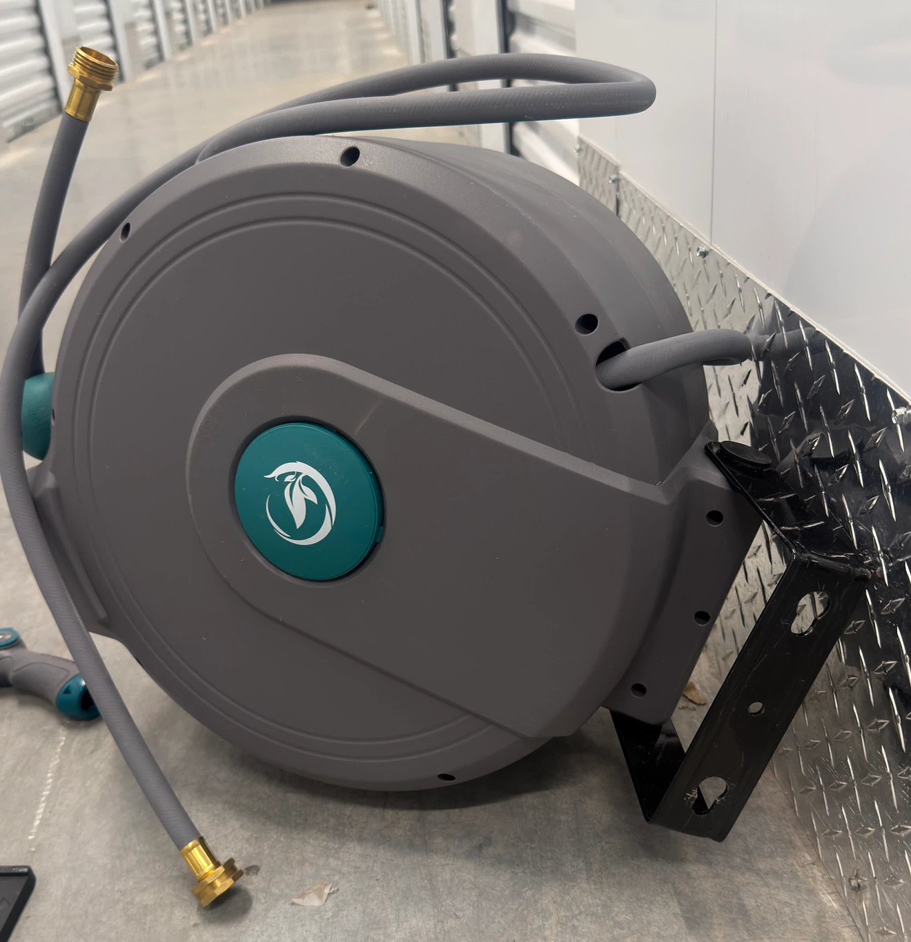 Retractable Garden Hose Reel w/ Spray Nozzle & Wall Mount - photo 3