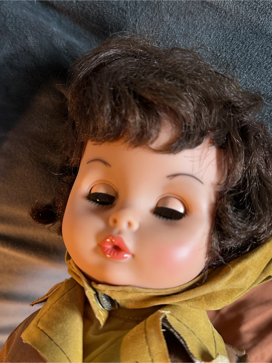 Vintage 18” Reliable Canada Doll - Mod Vinyl Trench Coat - photo 3