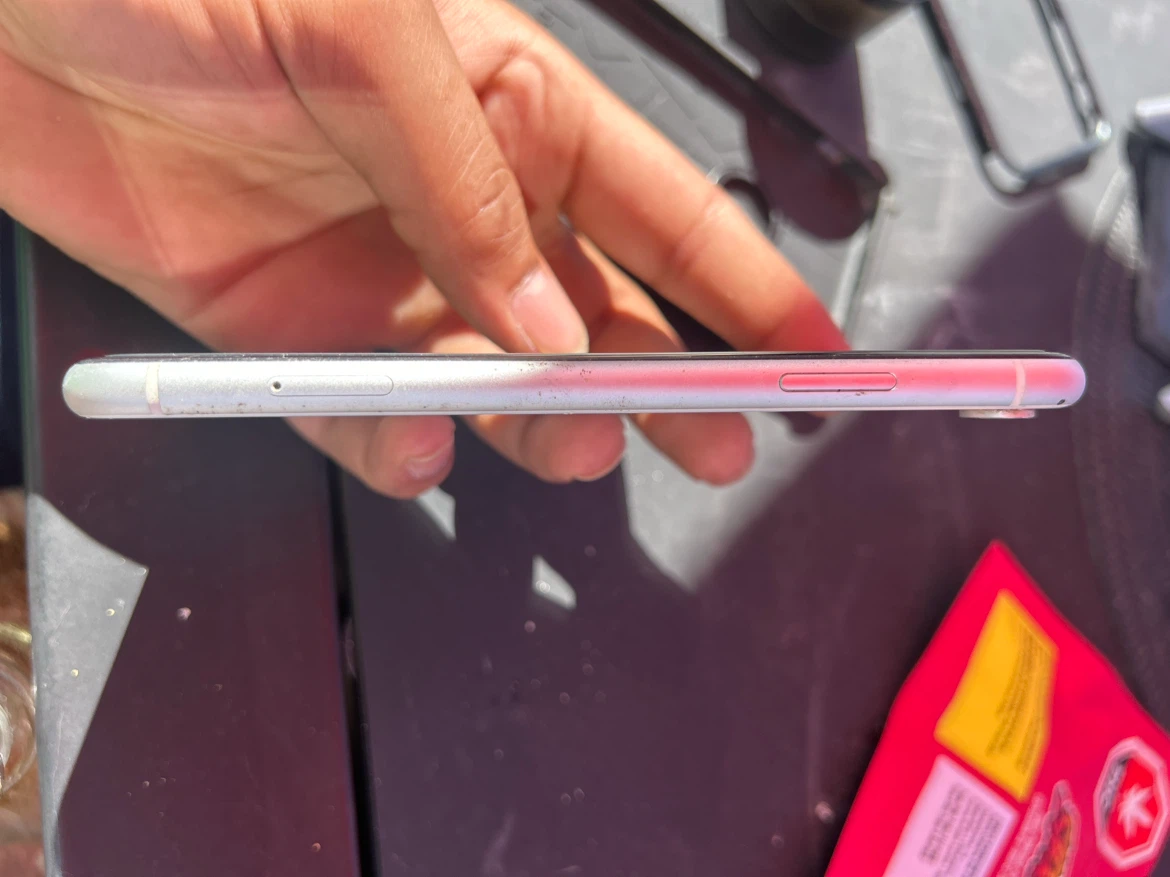 Apple iPhone XR White - photo 5