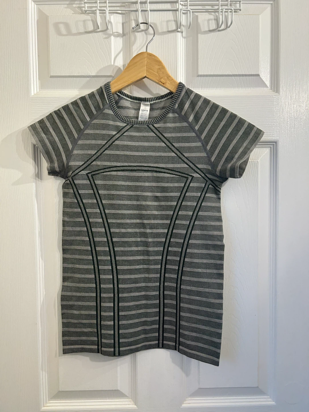 2/$45 ivivva athletic t-shirt lot size 8 & 12 - photo 3