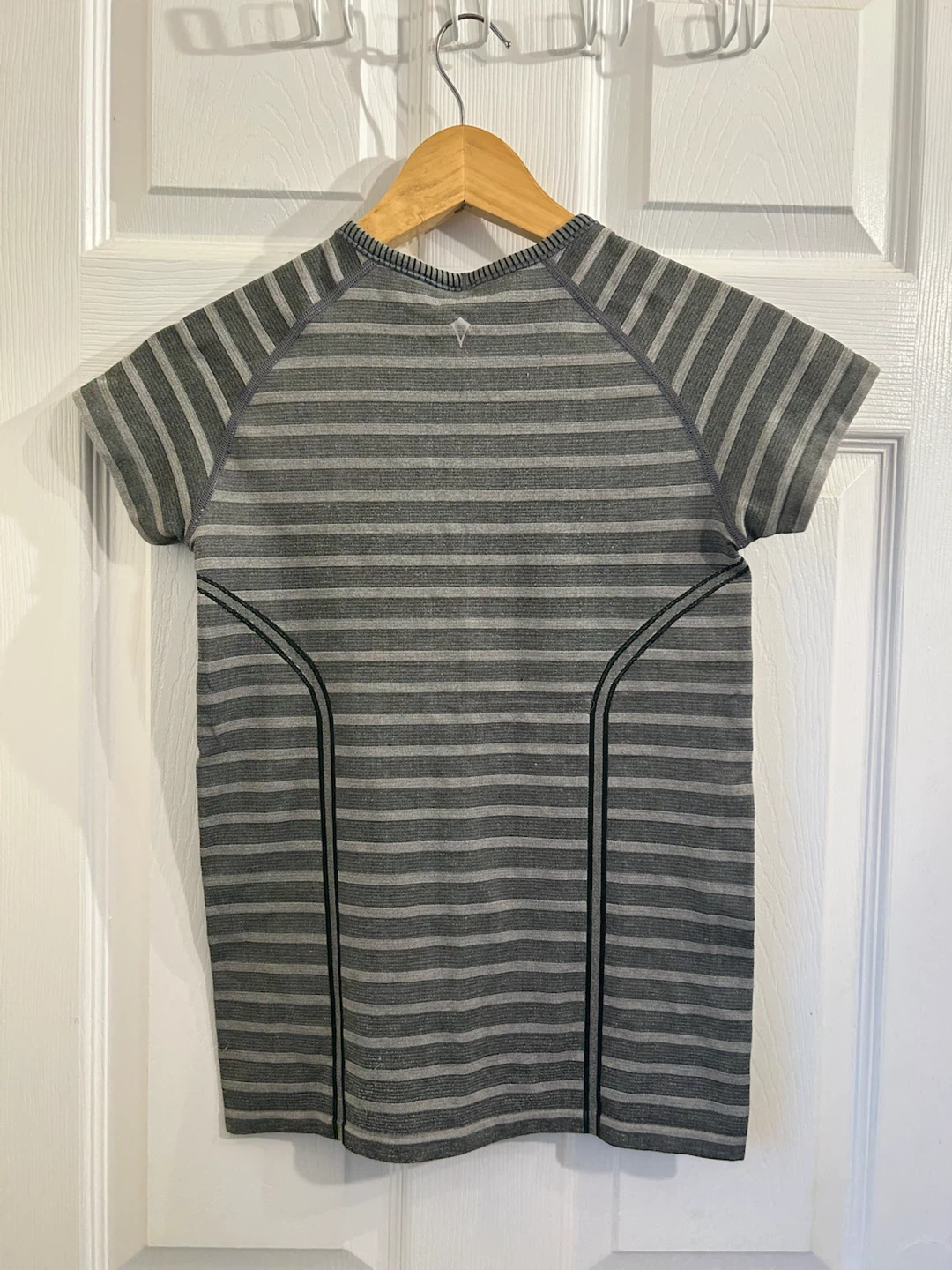 2/$45 ivivva athletic t-shirt lot size 8 & 12 - photo 4