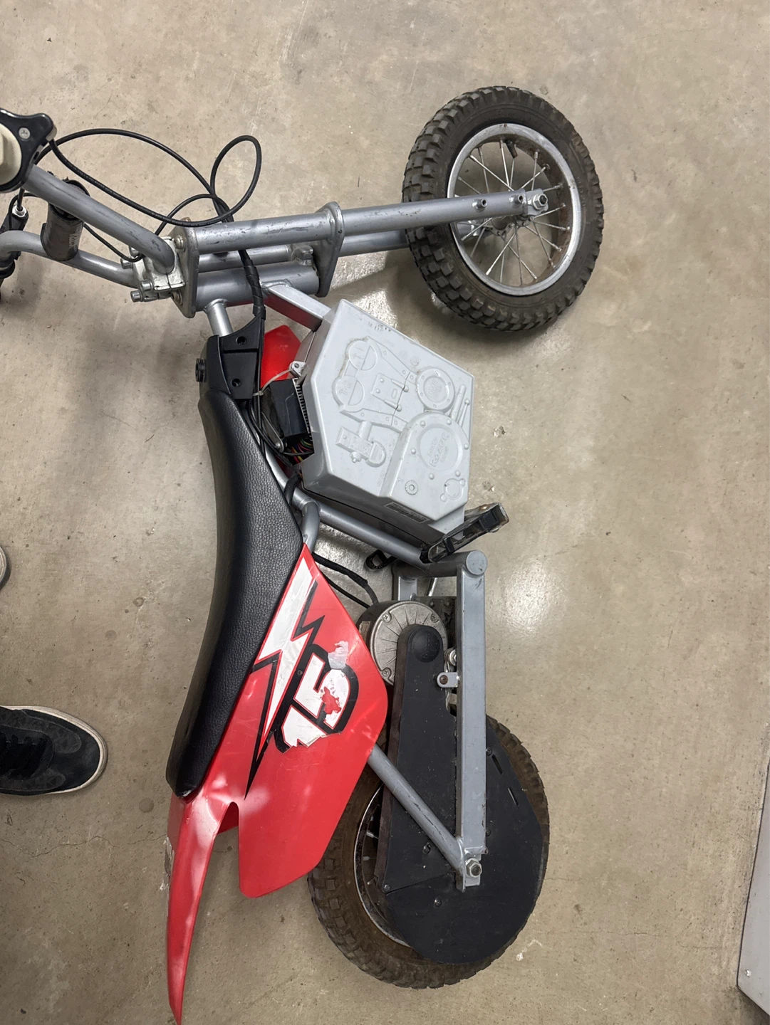 Razor MX400 Electric Dirt Bike - photo 2