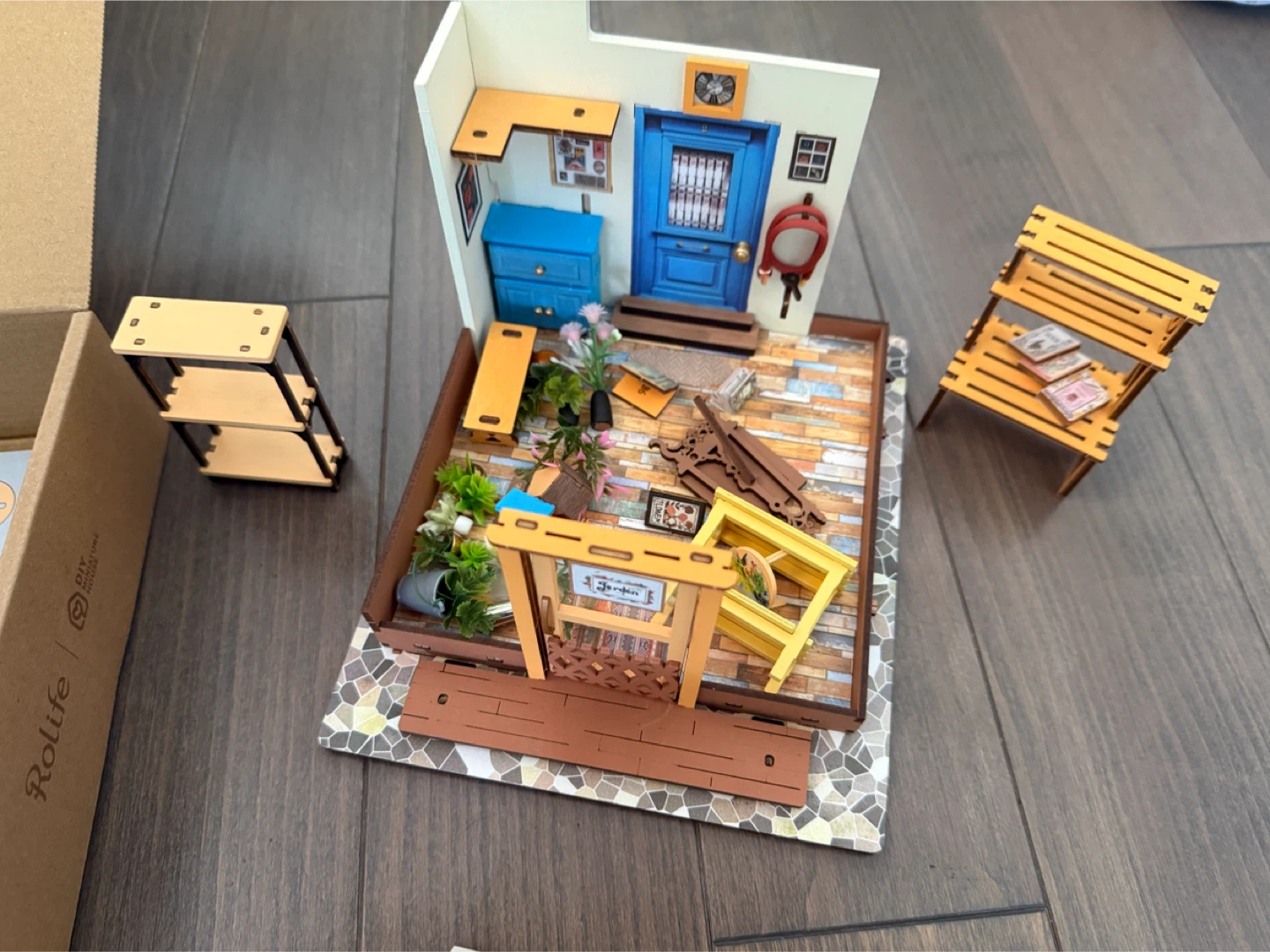Rolife Cathy's Flower House DIY Miniature Kit - photo 4