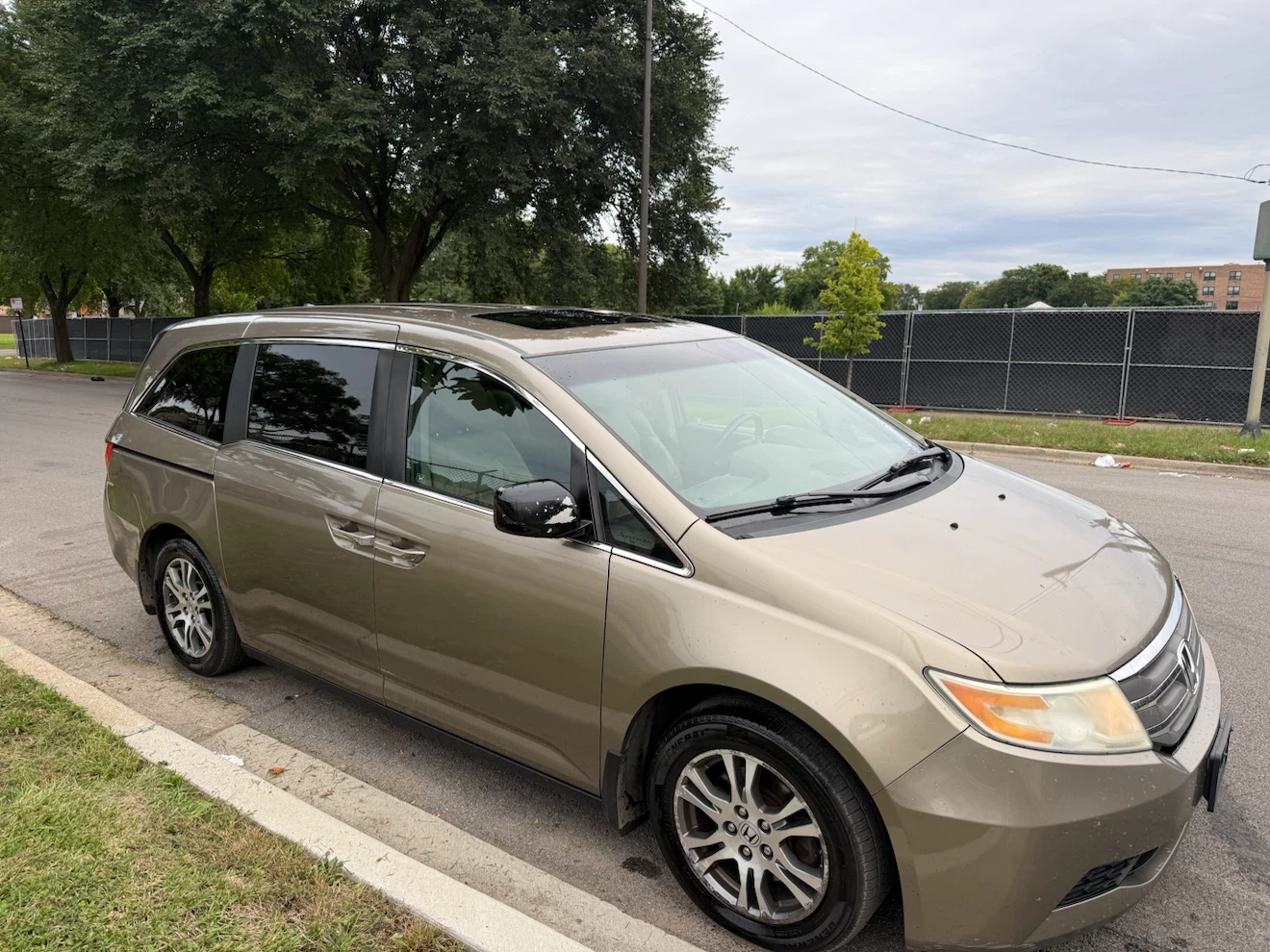 Honda Odyssey Minivan - photo 2