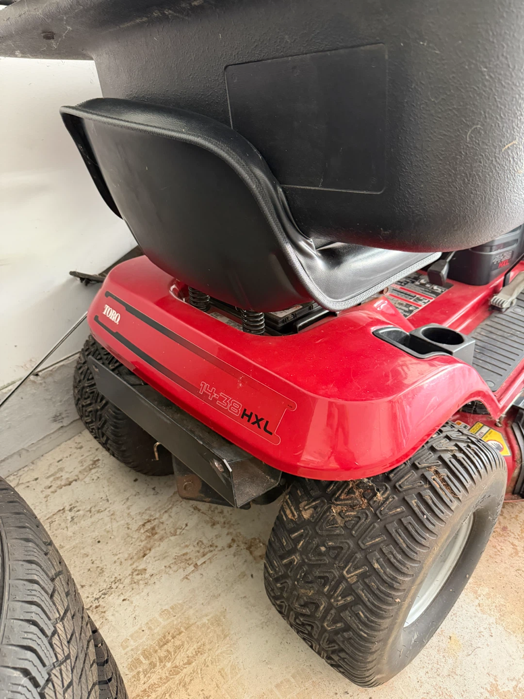Toro Wheel Horse 14-38 HXL Riding Lawn Mower - photo 3