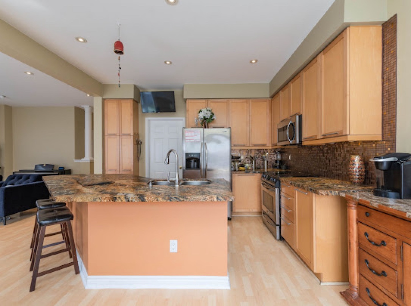 3 Bedroom Upper Level Argentia/Tenth Line/Derry Move November 1 - photo 3