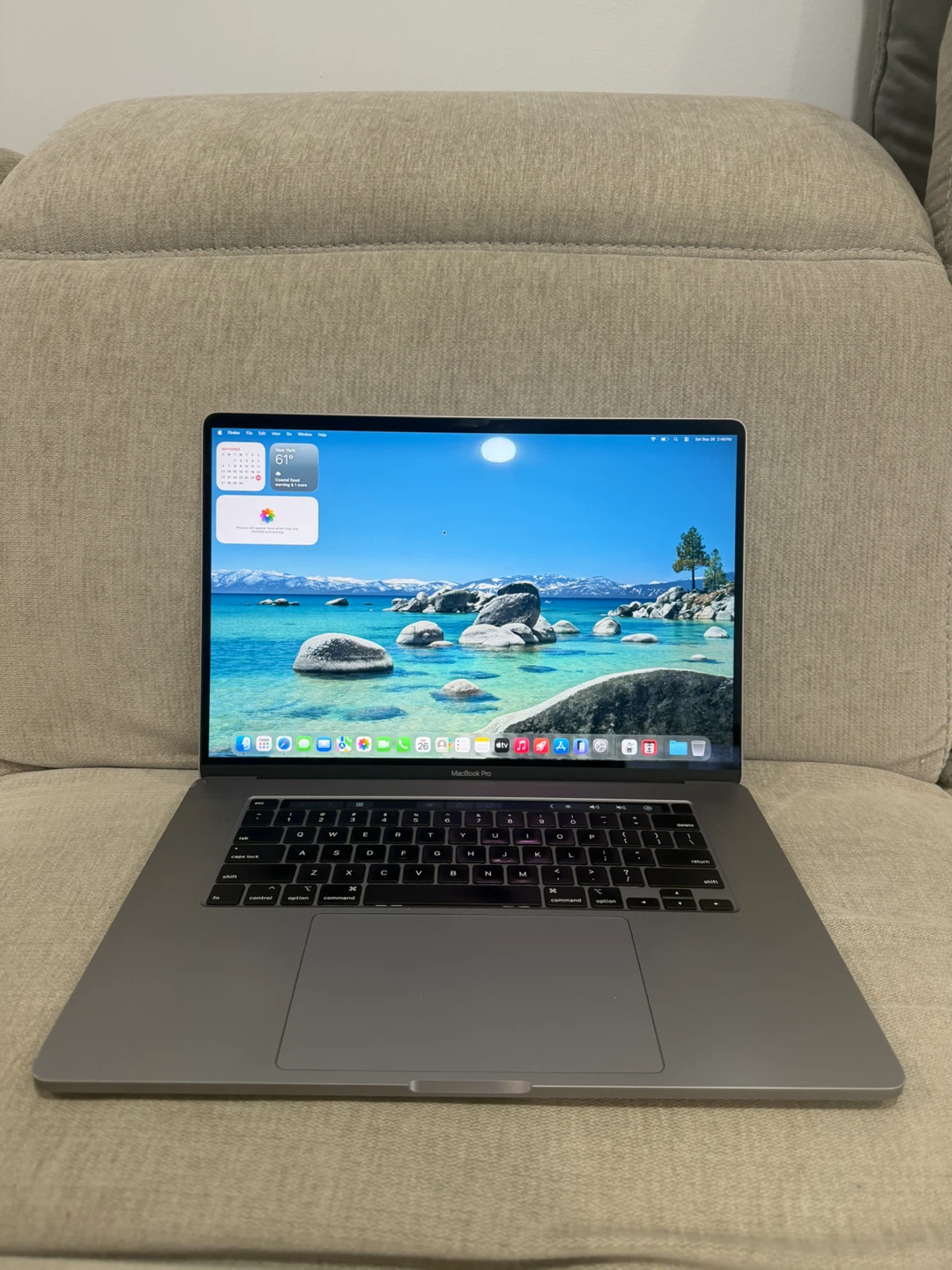 MacBook Pro 16” 2.4ghz i9 64gb ram 1Tb