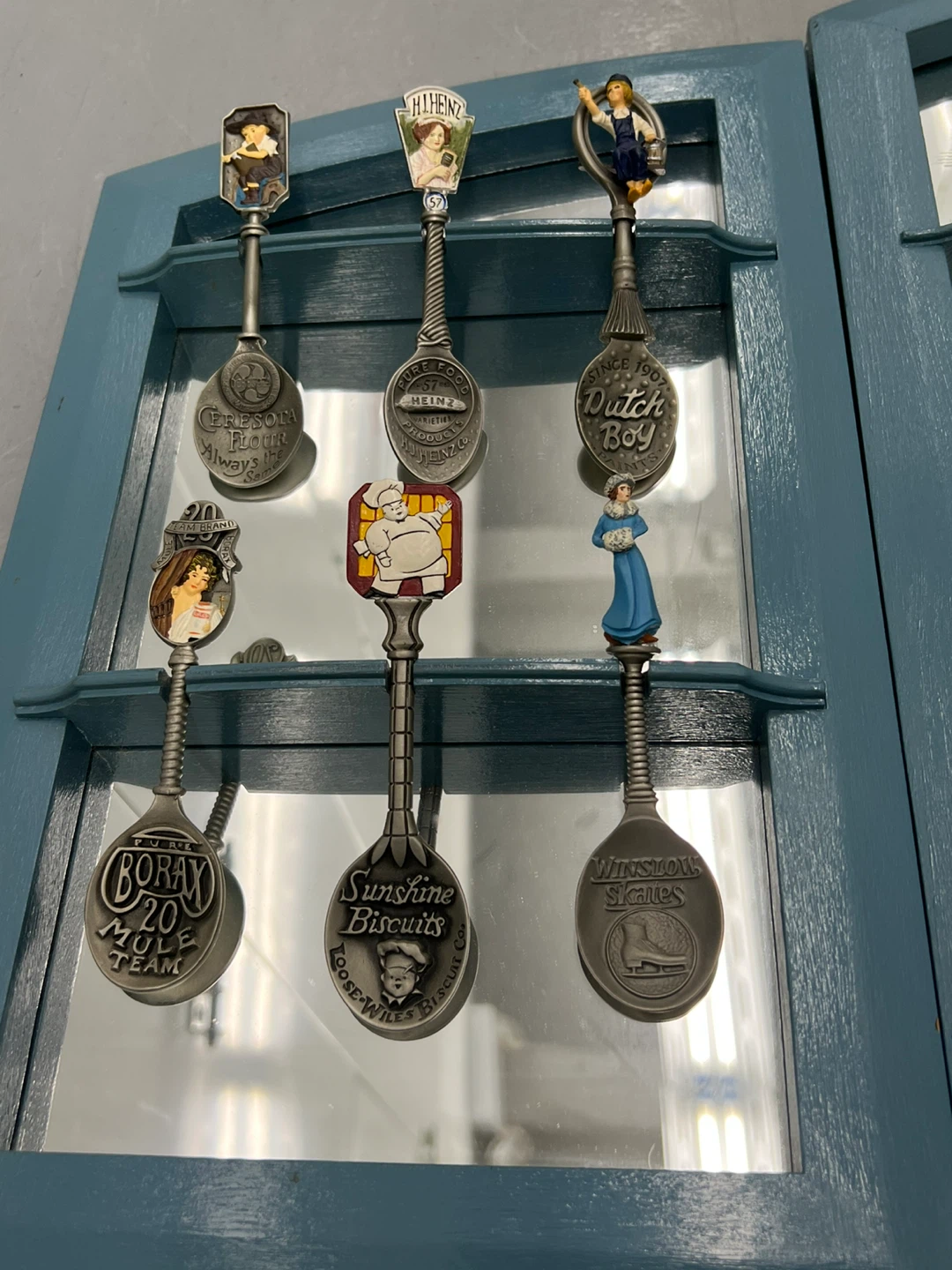 Franklin Mint 1987 Country Store Spoon Collection + Cabinet - photo 4