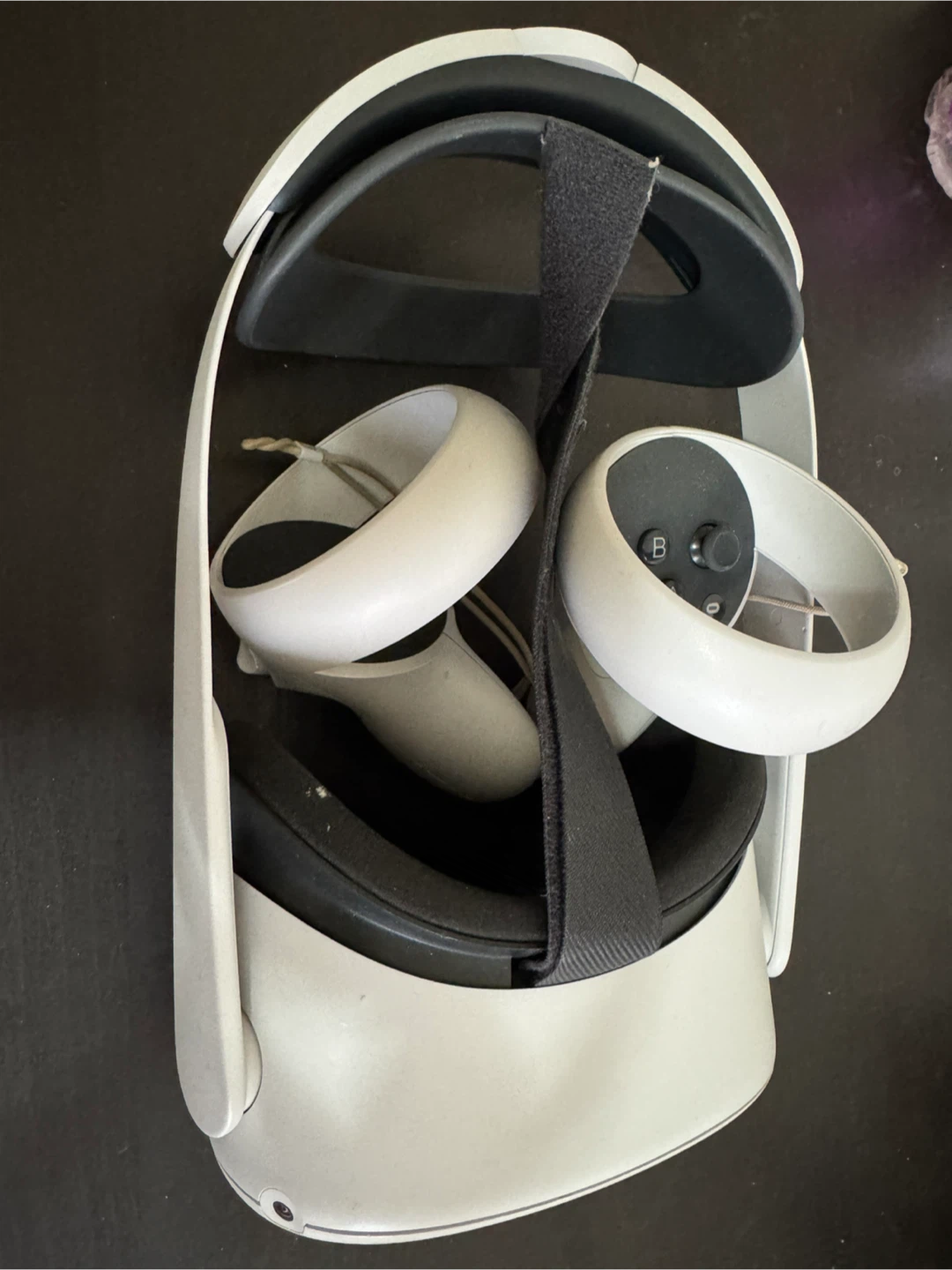 Meta Quest 2 VR Headset and Controllers - photo 5