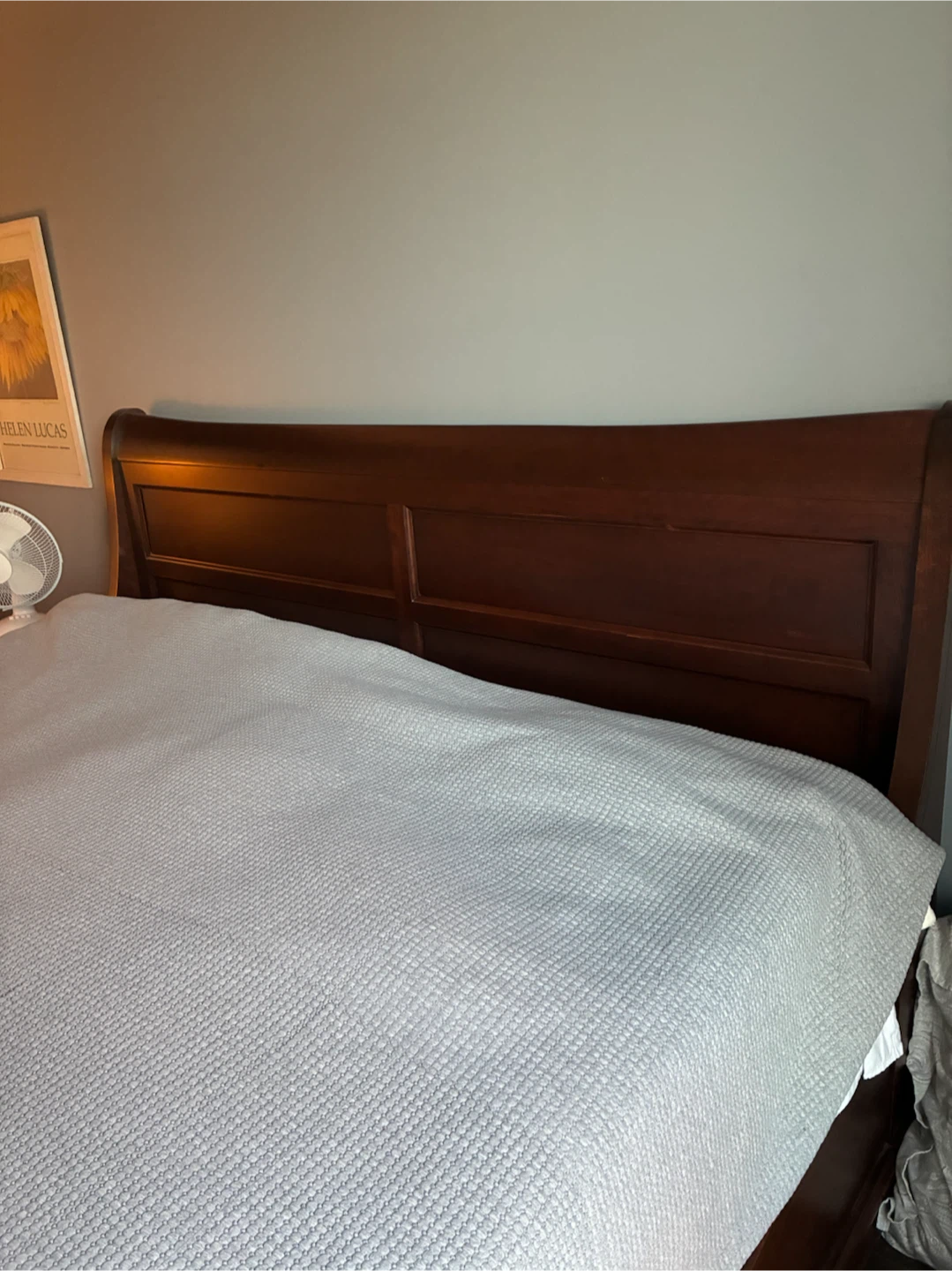 Solid wood king sleigh bed. - photo 3