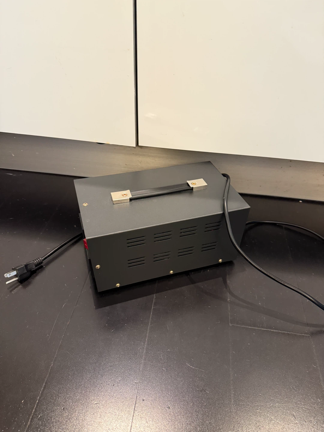 Seyas AT-1000 Automatic Voltage Converter