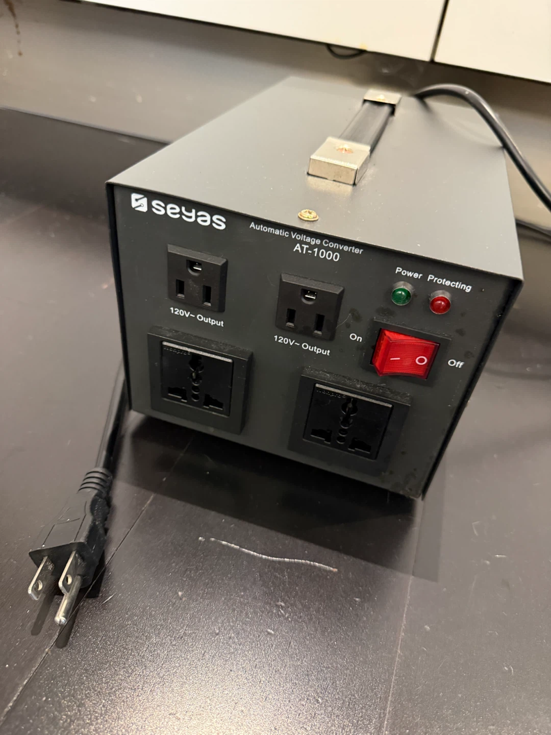 Seyas AT-1000 Automatic Voltage Converter - photo 2