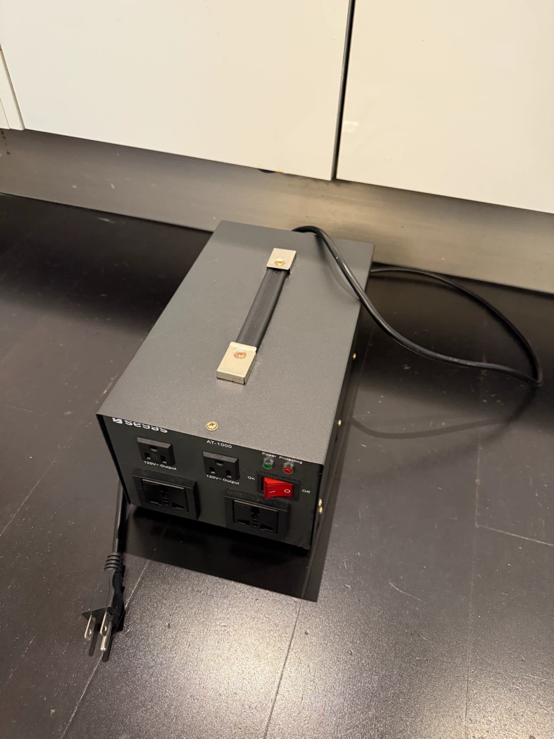 Seyas AT-1000 Automatic Voltage Converter - photo 3