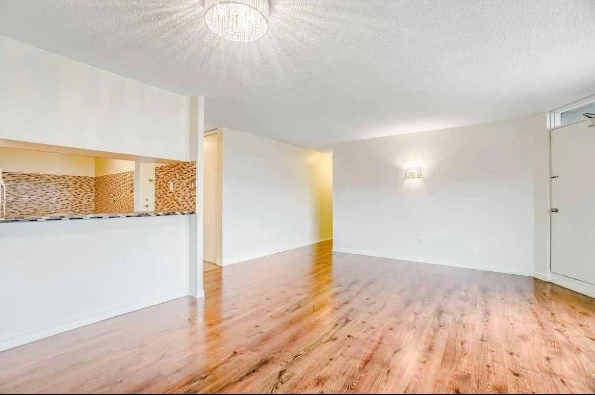 Bright & Spacious 2-Bedroom, 2-Bathroom Condominium - photo 3