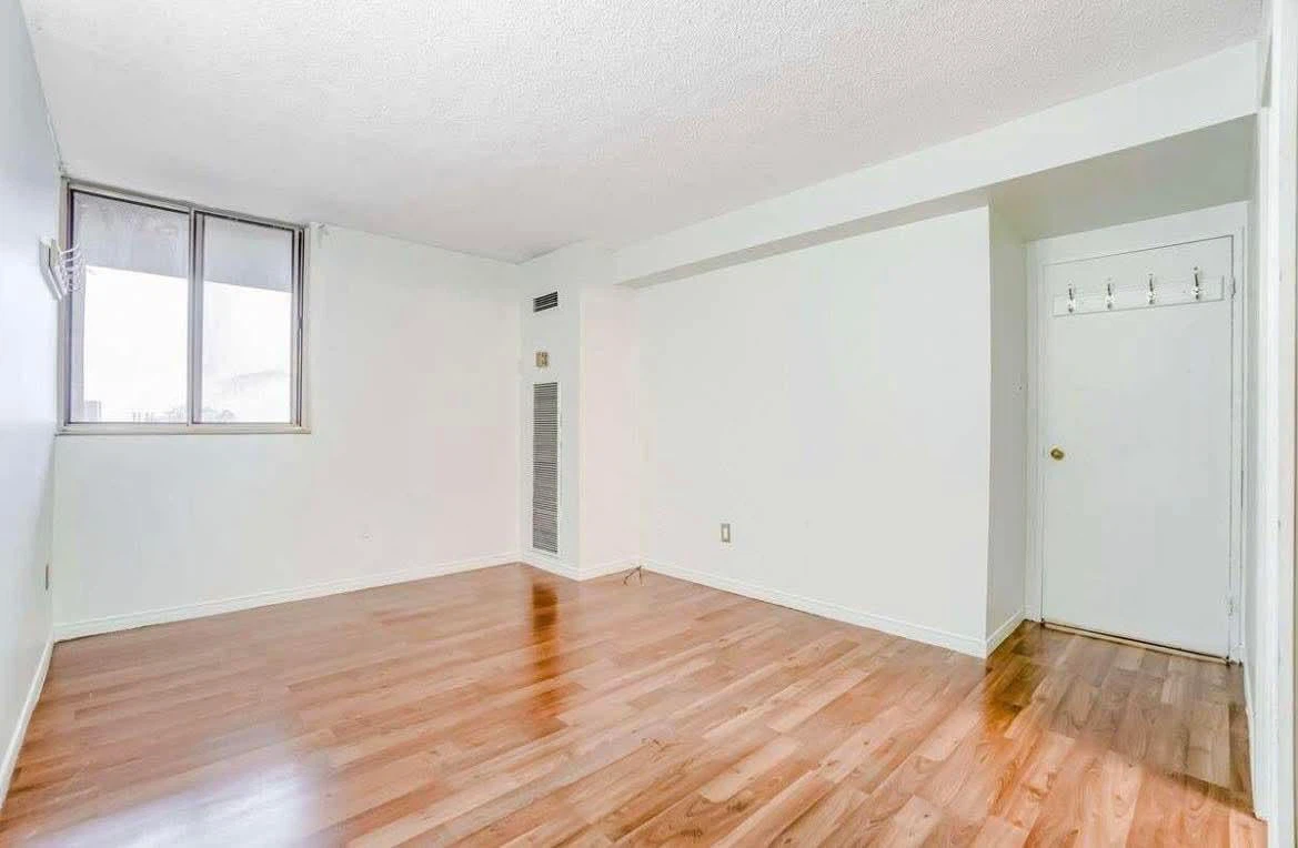 Bright & Spacious 2-Bedroom, 2-Bathroom Condominium - photo 4
