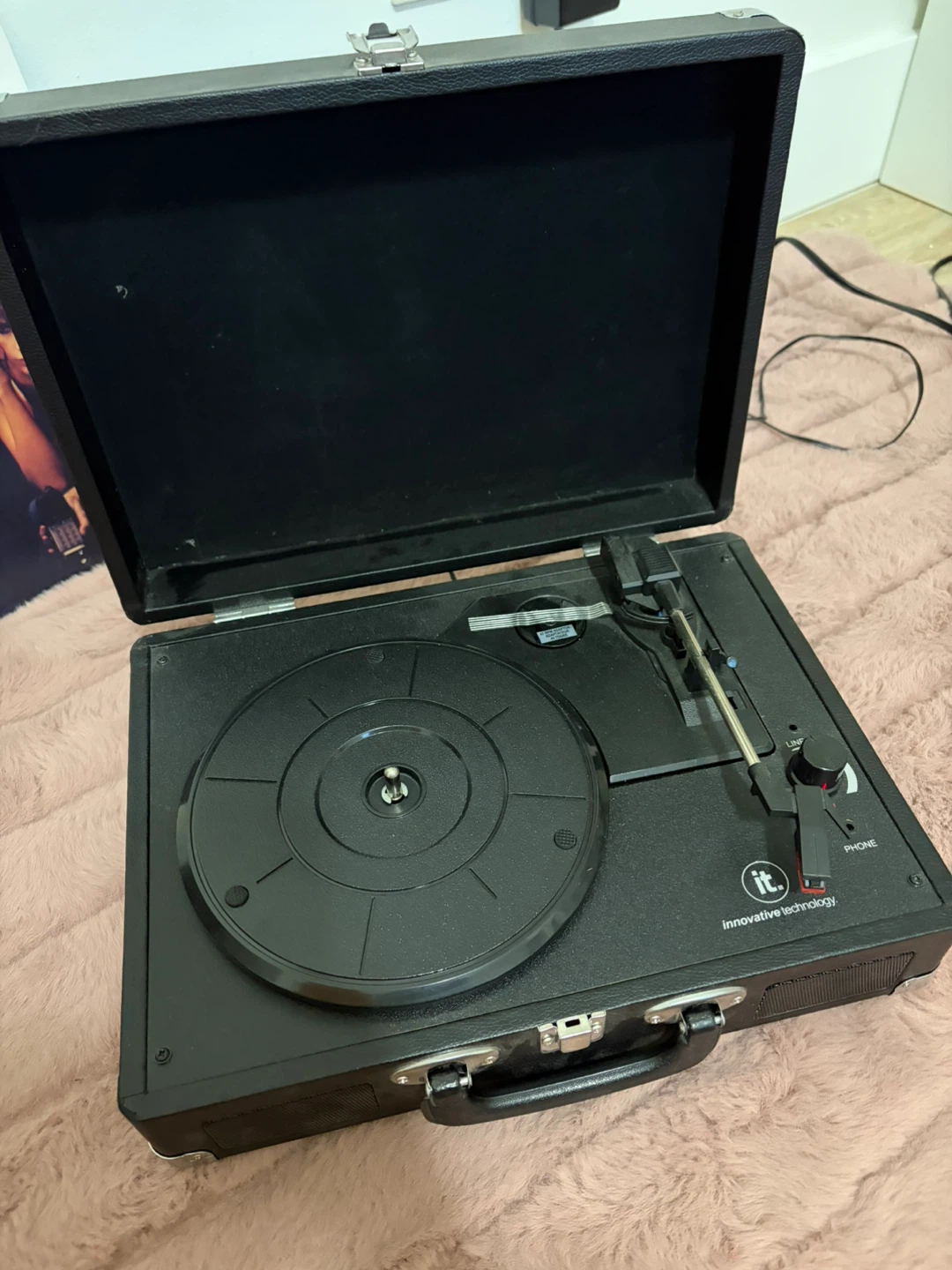 Innovative Technology Suitcase Turn-table / record player - photo 3