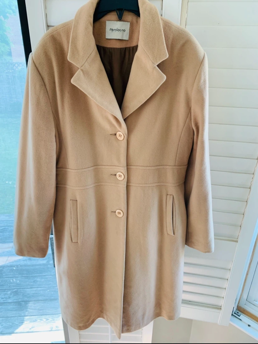 Women Beige Fitted Coat Long Fall/Winter size 10