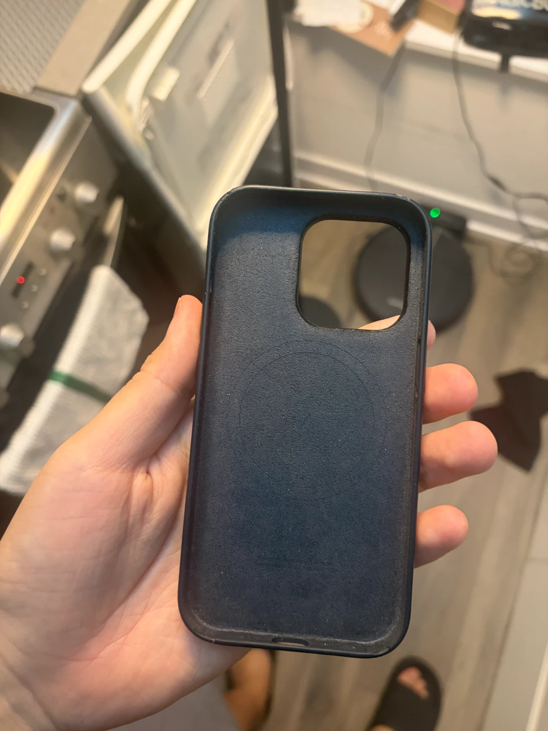 Apple iPhone 14 Pro Silicone Case with MagSafe - Midnight - photo 4