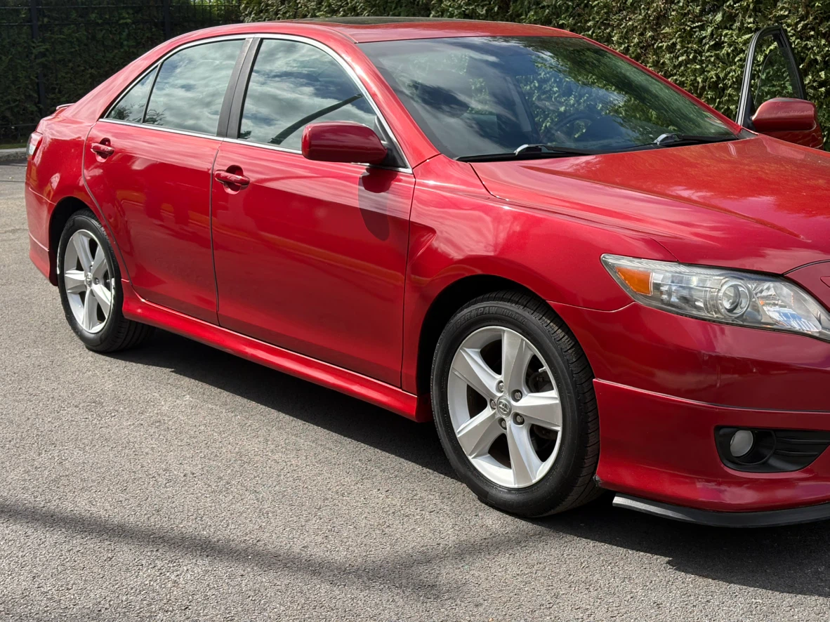 Toyota Camry SE Sedan