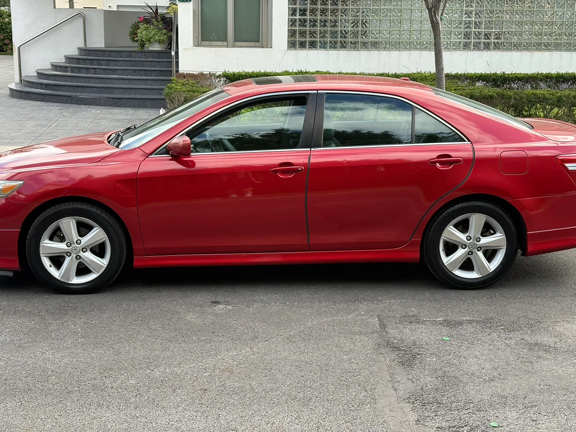 Toyota Camry SE Sedan - photo 3