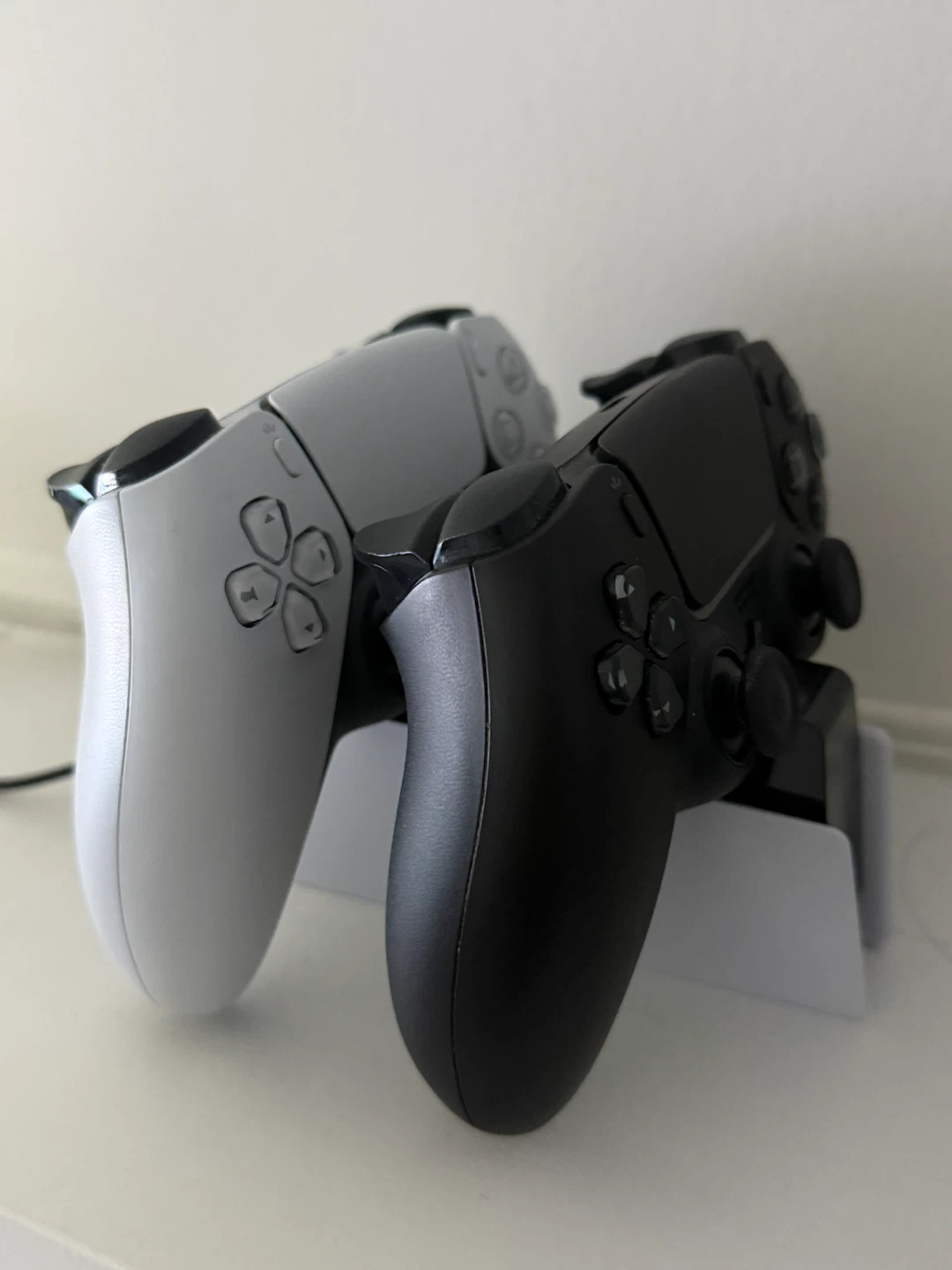 Sony PlayStation 5 with 2 controllers - photo 4