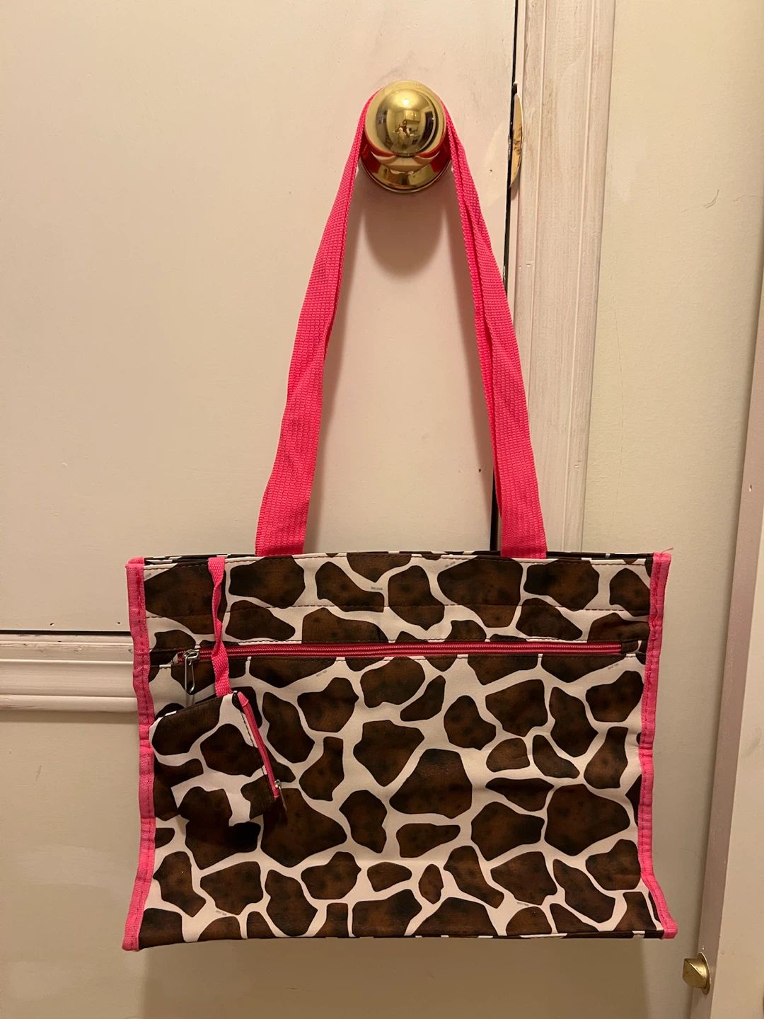 Giraffe print tote bag with matching pouch