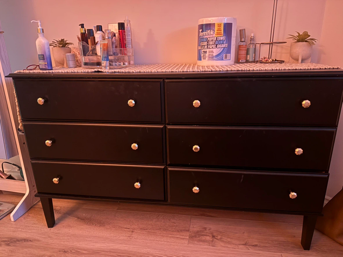 Dresser/tv stand