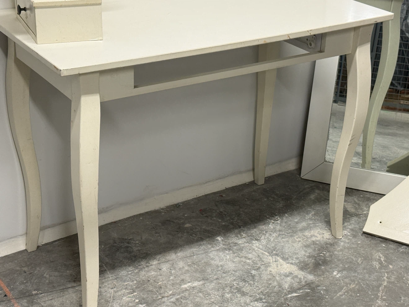 White Vanity Table with Oval Mirror - photo 2