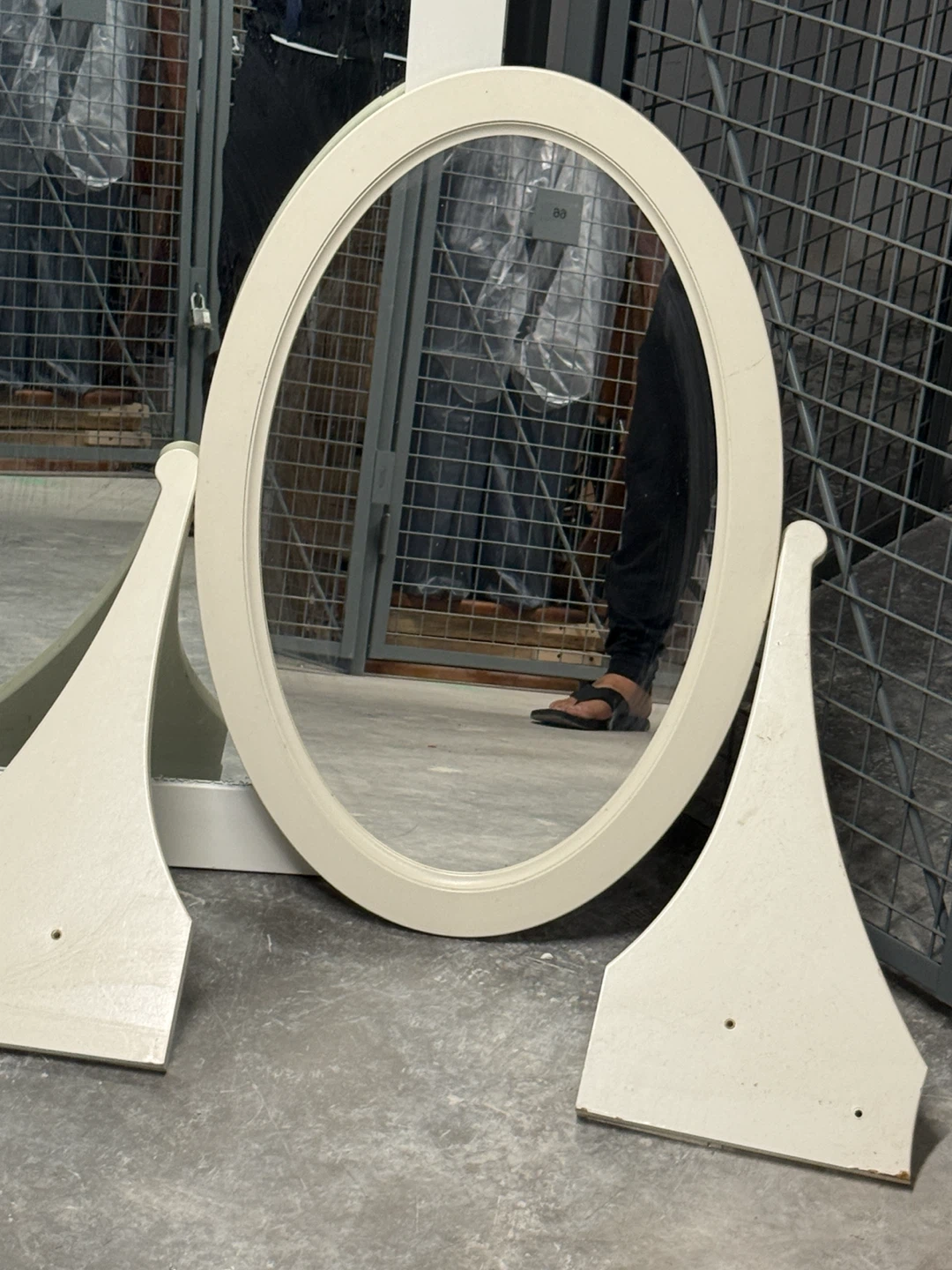 White Vanity Table with Oval Mirror - photo 3