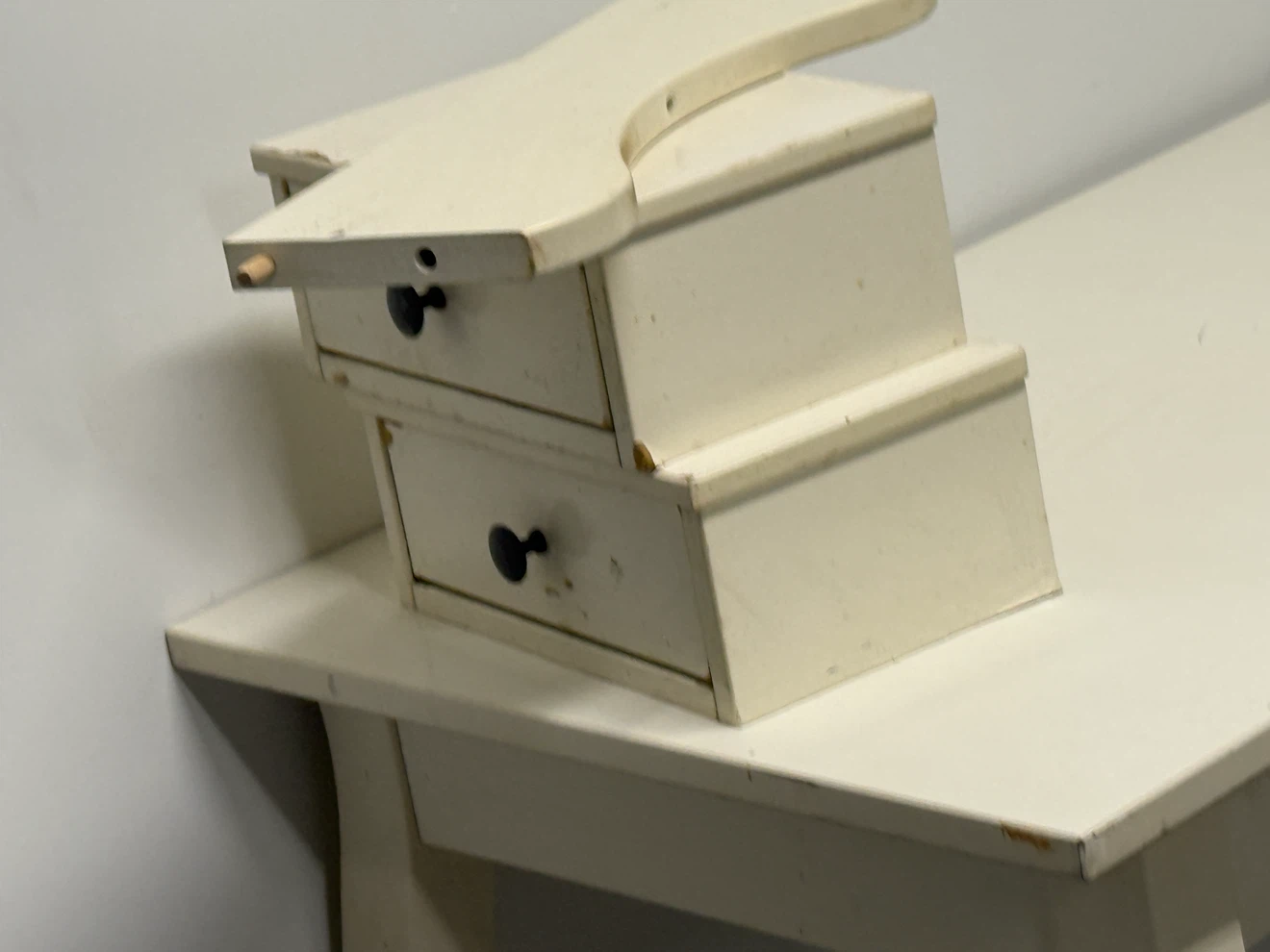 White Vanity Table with Oval Mirror - photo 4