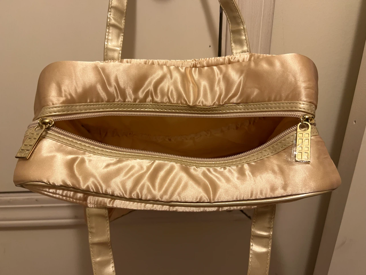 Gold quilted handbag - photo 3