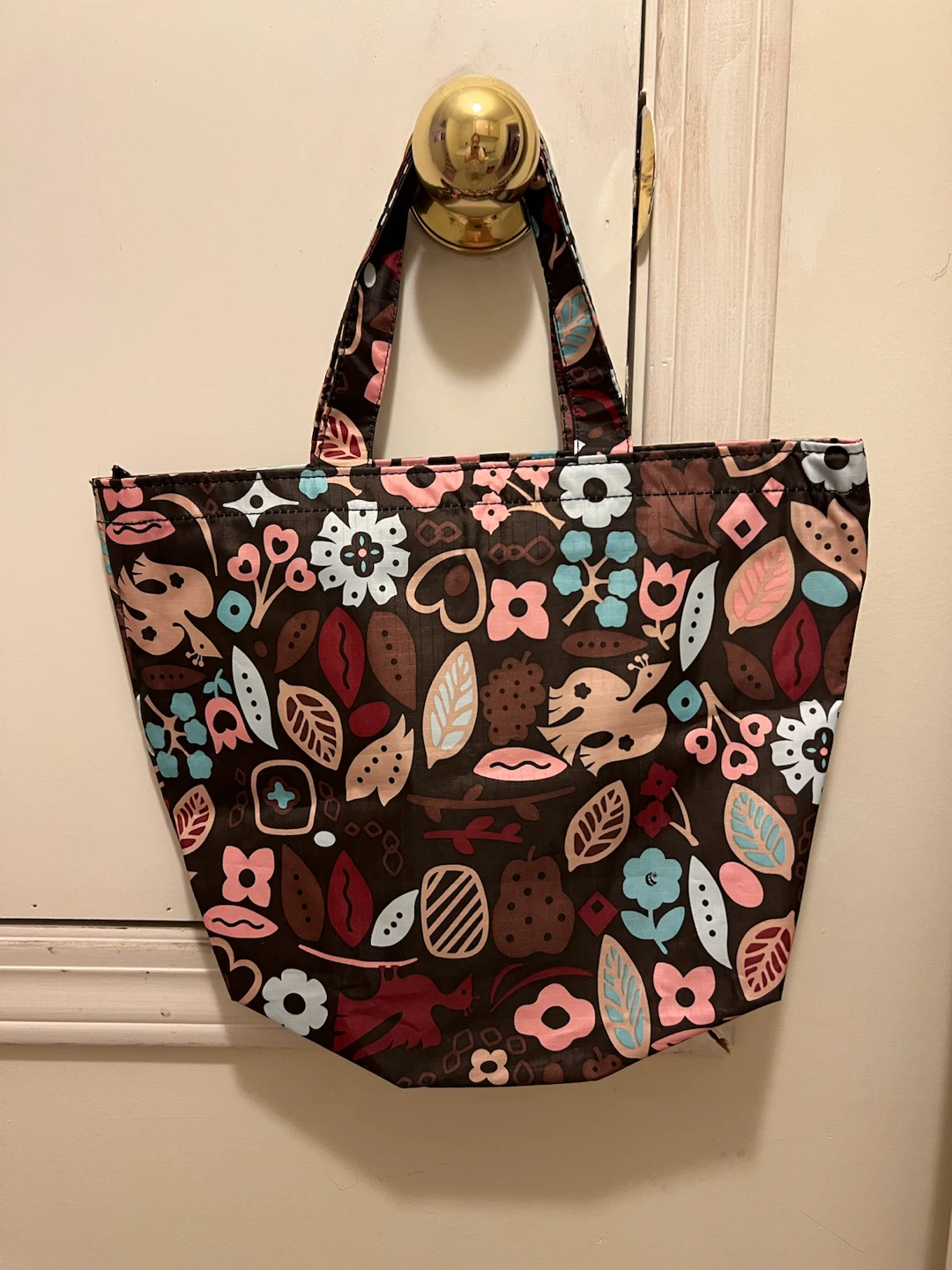 Floral pattern fabric tote bag
