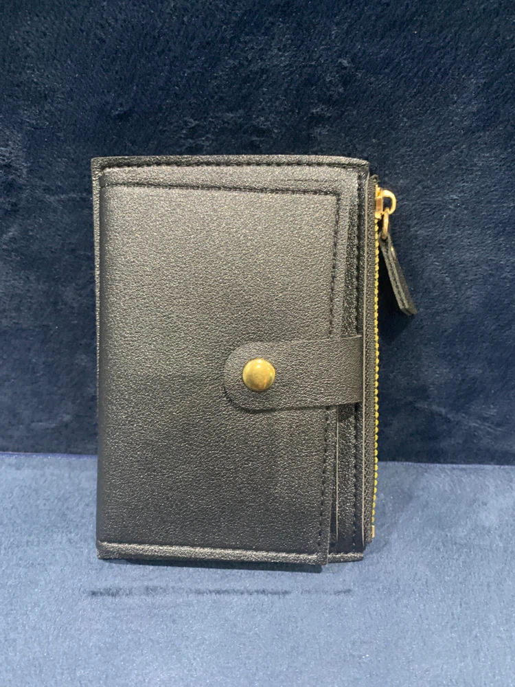 Black Minimalist Bifold Wallet