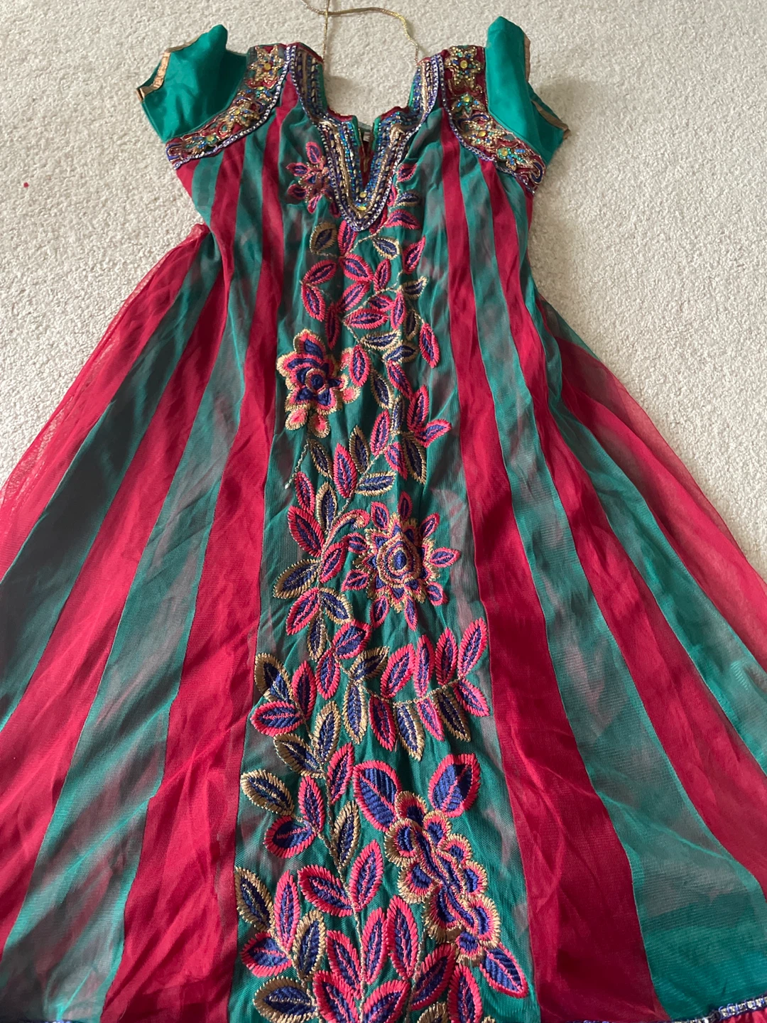 Traditional Three-Piece Salwar Kameez - photo 2