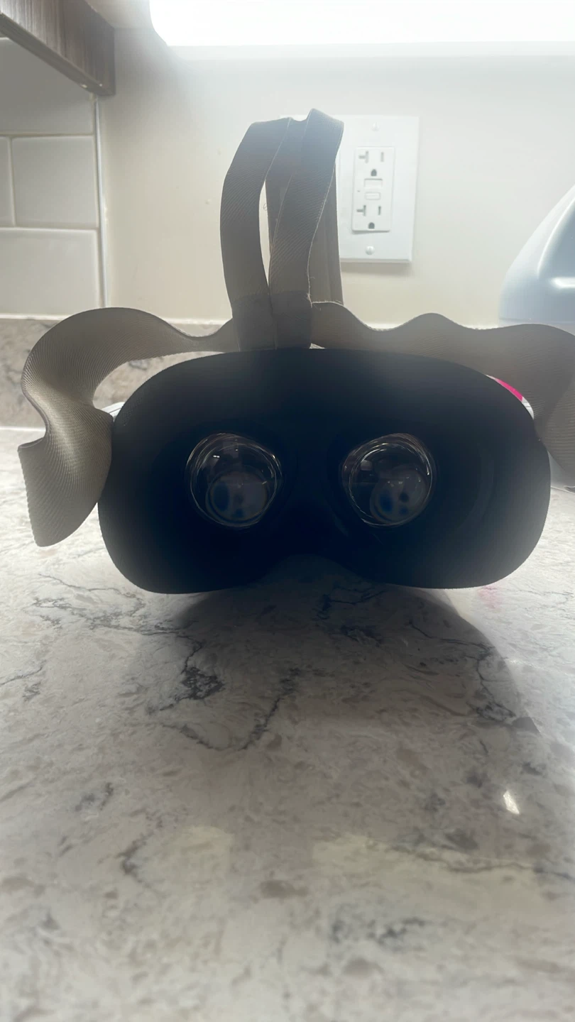 Meta Quest 2 VR Headset - photo 2