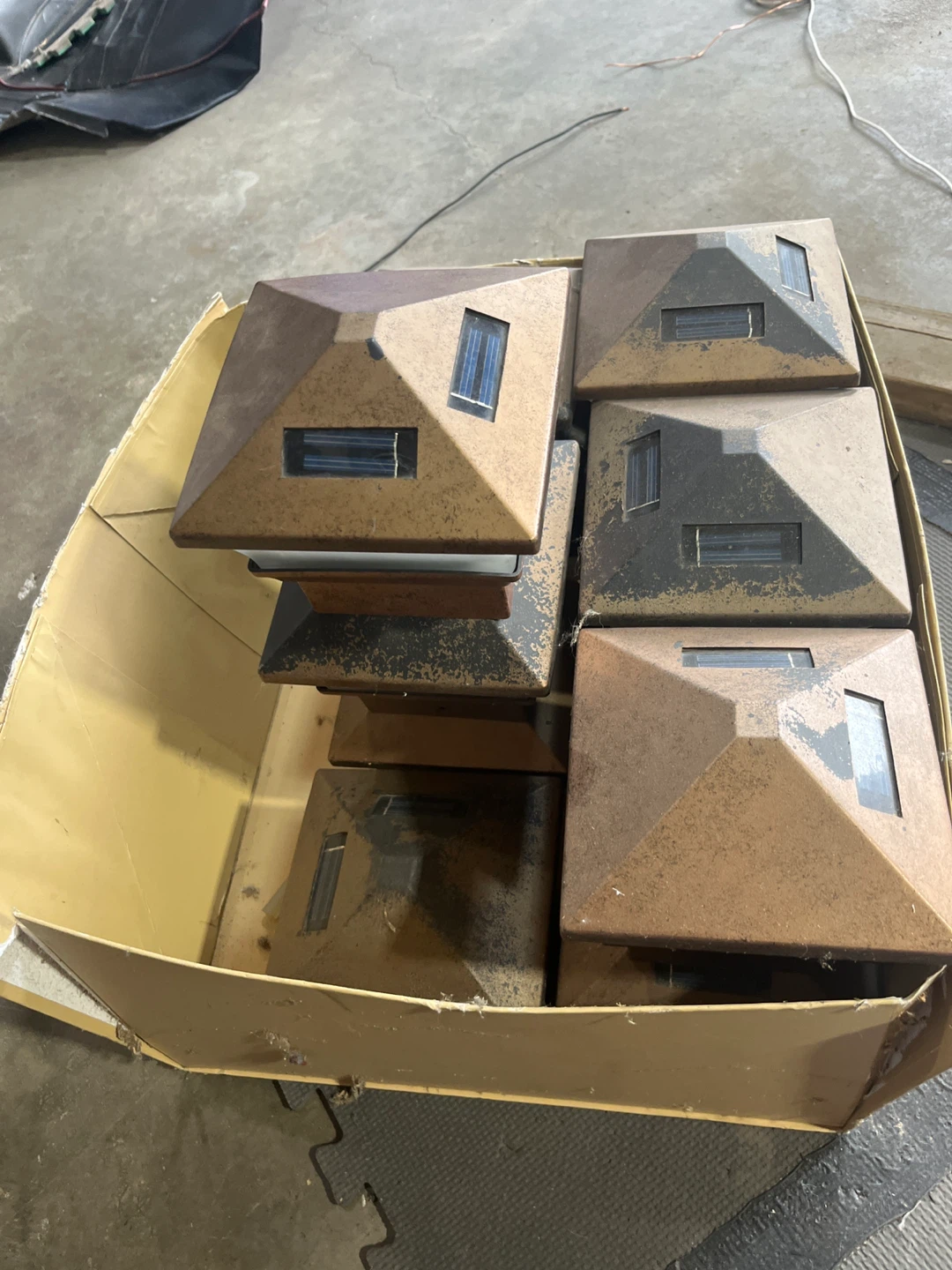 Solar fence post lights