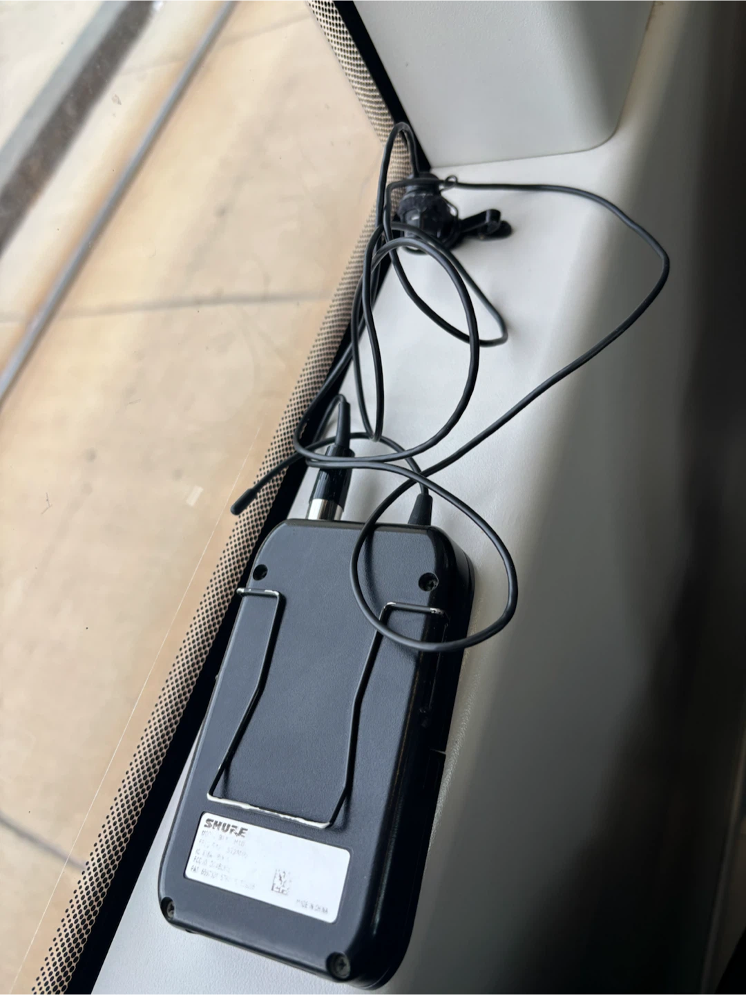 Shure BLX1 Wireless Bodypack Transmitter - photo 3