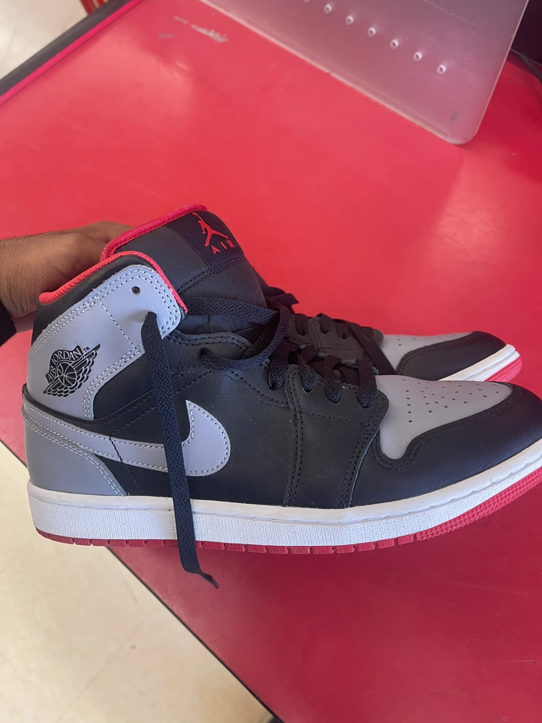 Nike Jordan 1 Mid Bred Shadow Size 8.5