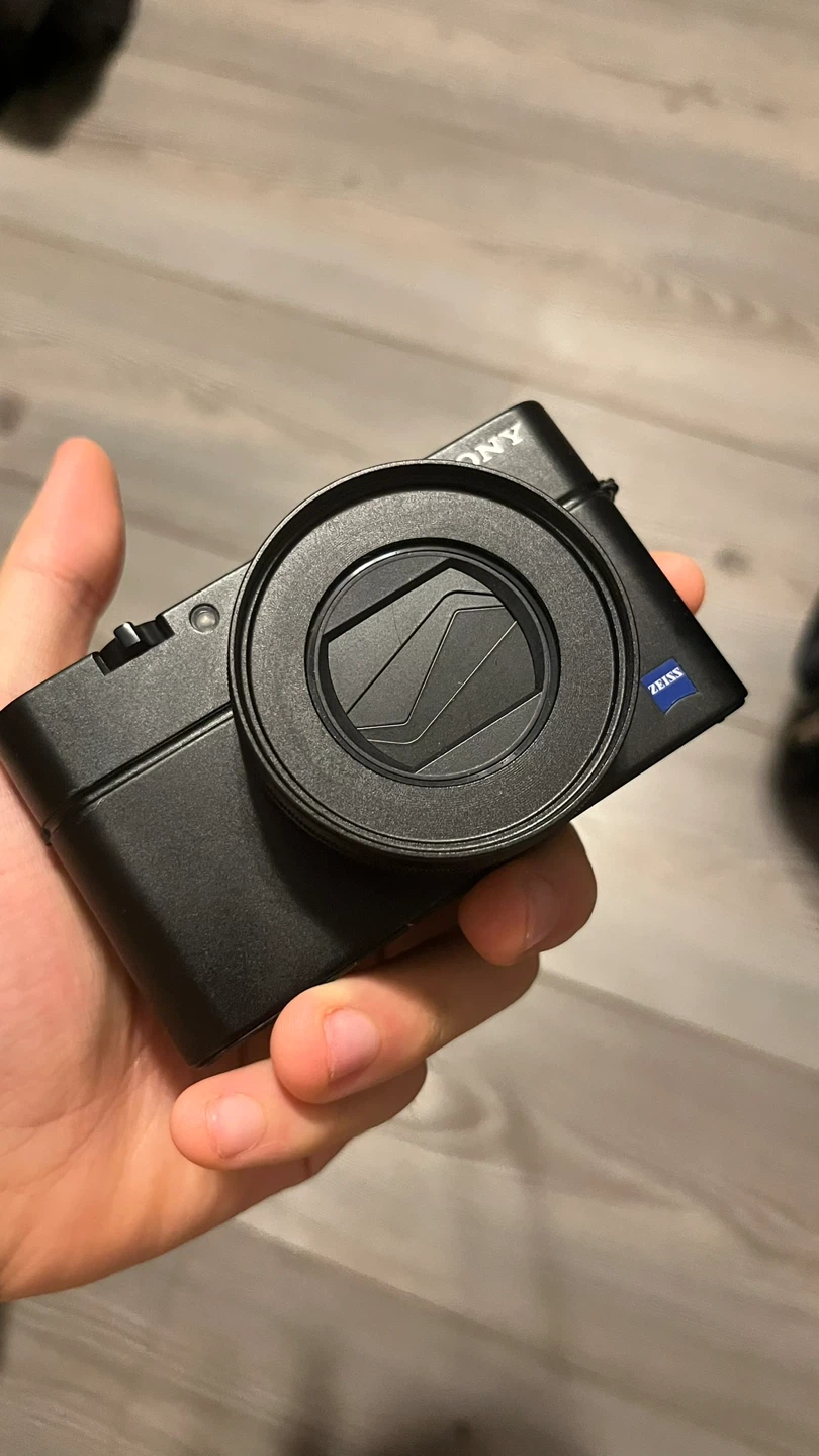 Sony Cyber-shot RX100 III Digital Camera - photo 2