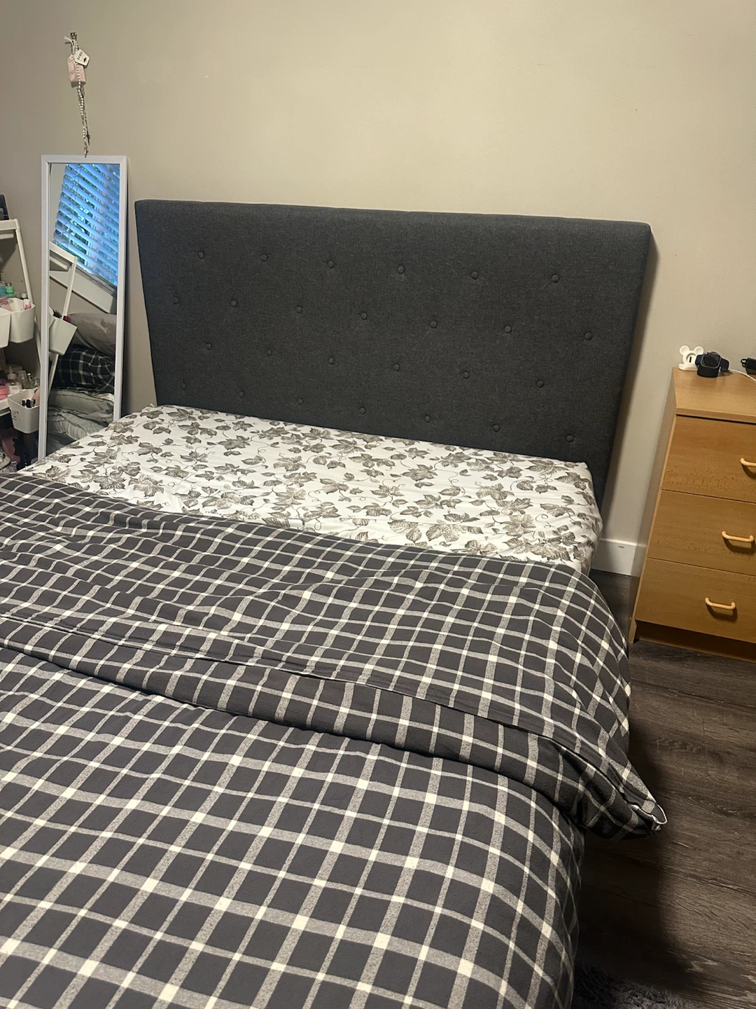 Queen Size Dark Bed & Foam - photo 3
